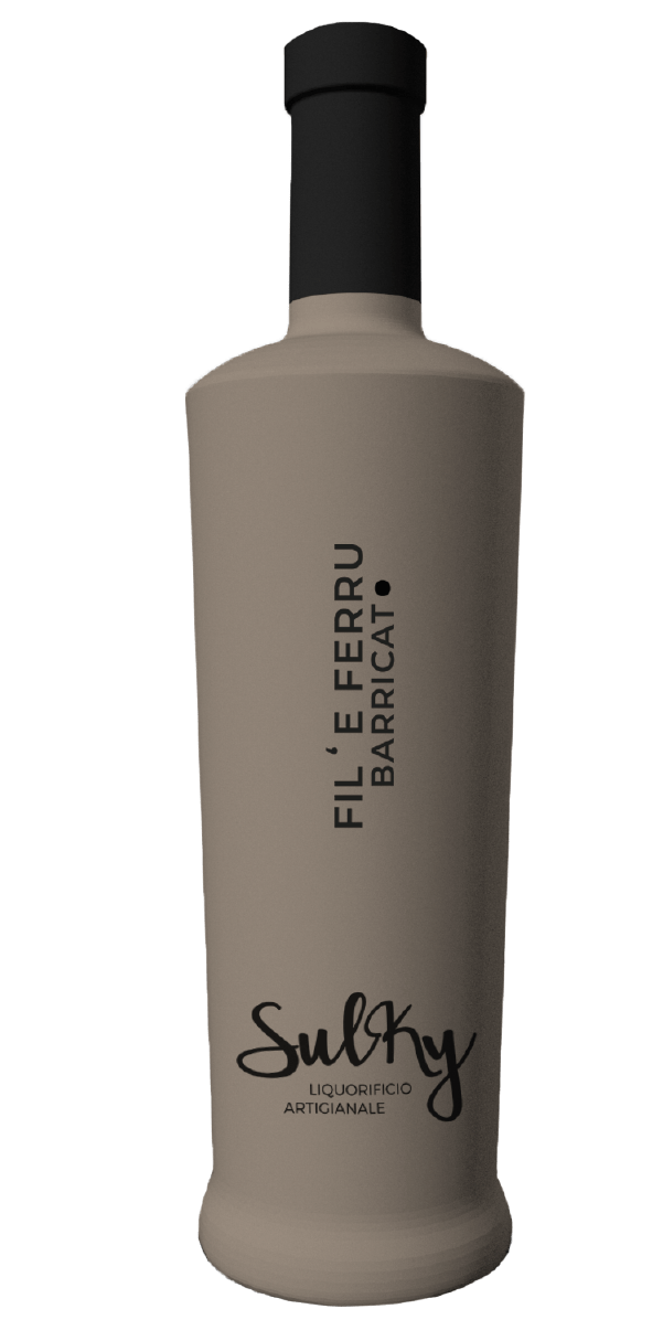 Bottiglia di design Sulki Liquori Fil'e Ferru Barricato. Packaging ideato da 37Comunicazione.